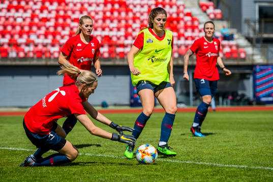 Goalkeeper Ingrid Hjelmseth, Lisa-Marie Karlseng Utland,
