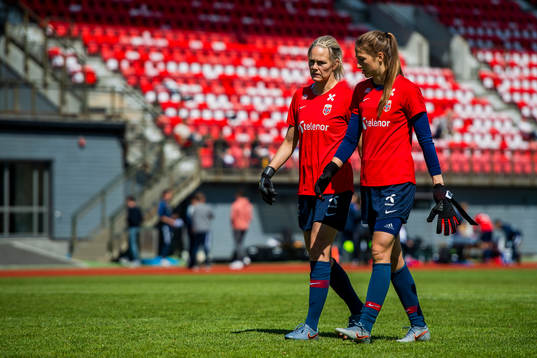 Goalkeeper Ingrid Hjelmseth and goalkeeper Cecilie