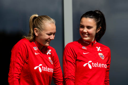 Frida Leonhardsen Maanum and Ingrid Syrstad Engen of Norway