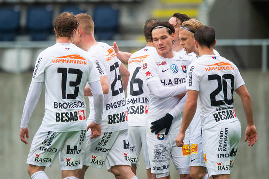 Örgrytes Filip Almström Tähti jublar med lagkamrater
