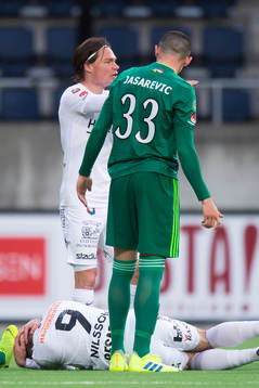 Örgrytes Simon Nilsson ligger ner och har ont