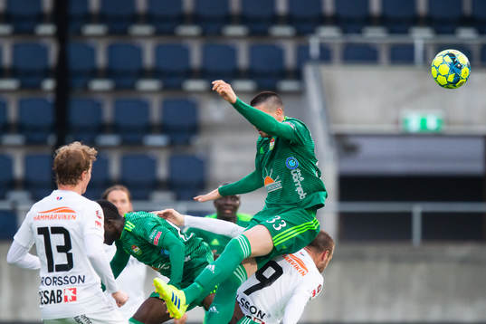 Dalkurds Irfan Jasarevic i nickduell med Örgrytes Simon