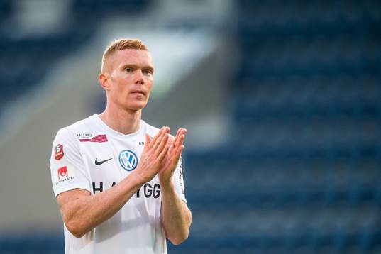 Örgrytes David Engström tackar publiken