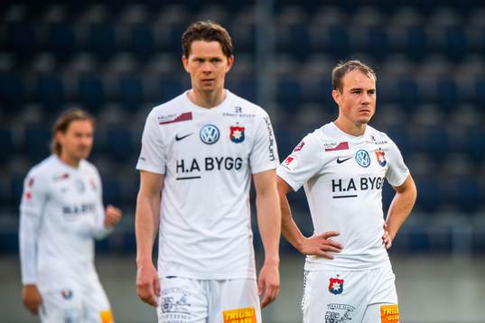 Örgrytes Calle Wede deppar med lagkamrater