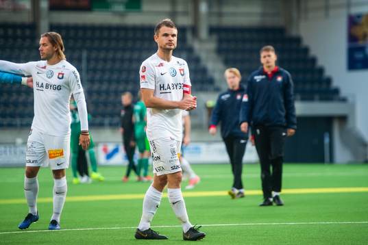 Örgrytes Hannes Sahlin tackar publiken