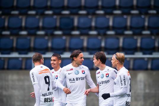 Örgrytes Filip Almström Tähti jublar med lagkamrater