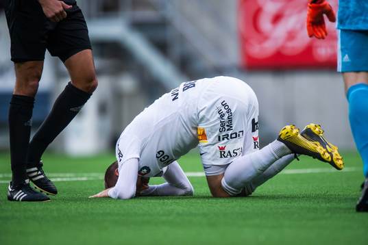 Örgrytes Hannes Sahlin har ont