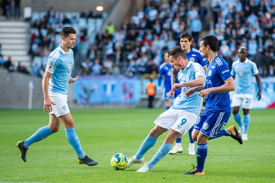 Malmö FFs Markus Rosenberg skjuter
