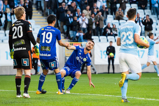 Malmö FFs Marcus Antonsson jublar medan Sundsvalls