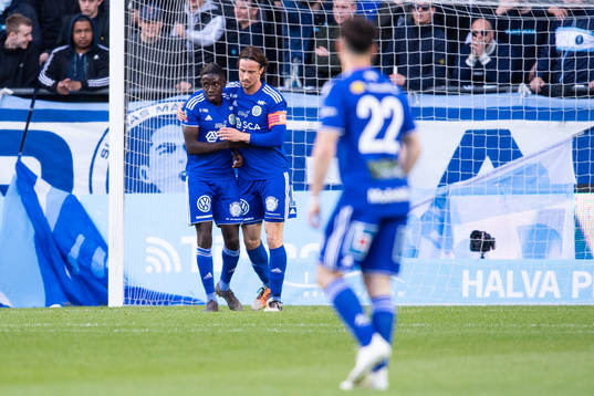 Sundsvalls Pa Konate jublar med Linus Hallenius