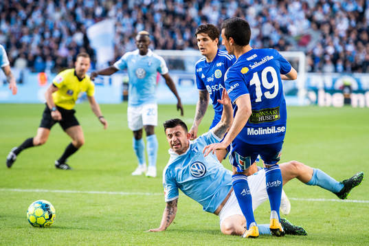 Malmö FFs Behrang Safari faller