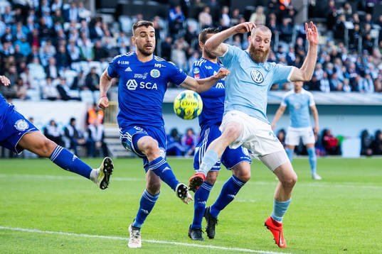 Sundsvalls Juan Jose Ciercoles Sagra och Malmö FFs Jo Inge