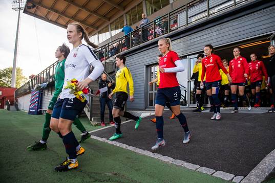 Goalkeeper Oda Maria Hove Bogstad, Emilie Nautnes and Synne