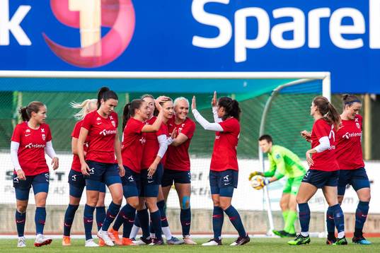 Caroline Graham Hansen of Norway celebrate with teammates