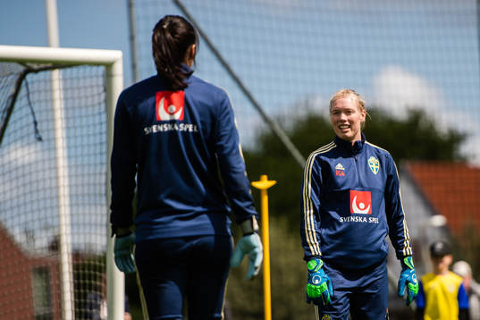 Goalkeepers Zecira Musovic and Hedvig Lindahl of Swedish