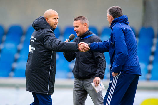 Eskilsminnes tränare Mattias Lindström och Oskarshamns