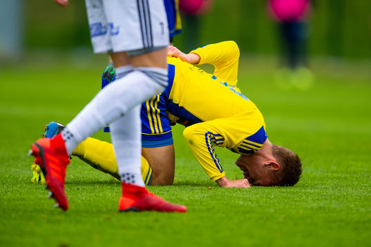 Eskilsminnes Dennis Olsson har ont