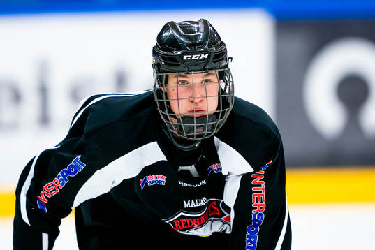 under en ishockeyträning med Malmö Redhawks J18/20