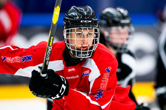 under en ishockeyträning med Malmö Redhawks J18/20