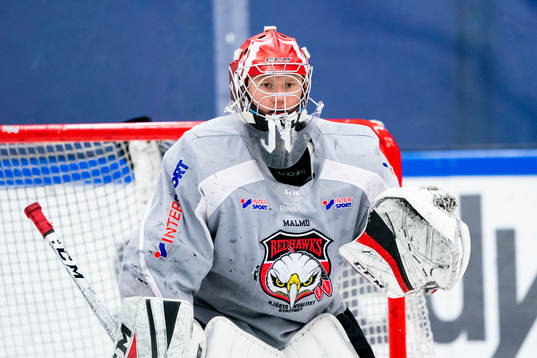 under en ishockeyträning med Malmö Redhawks J18/20