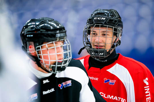 under en ishockeyträning med Malmö Redhawks J18/20