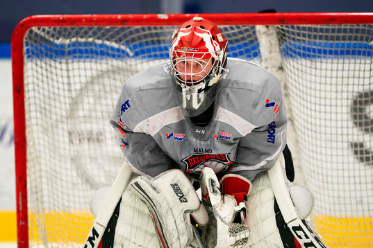 under en ishockeyträning med Malmö Redhawks J18/20