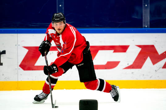 under en ishockeyträning med Malmö Redhawks J18/20