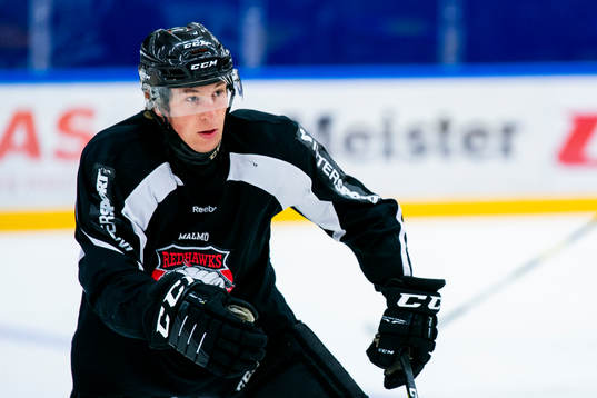 under en ishockeyträning med Malmö Redhawks J18/20