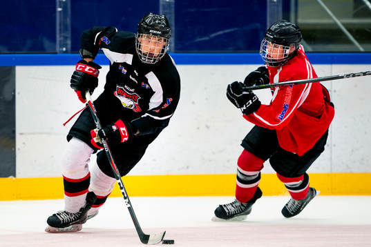 under en ishockeyträning med Malmö Redhawks J18/20