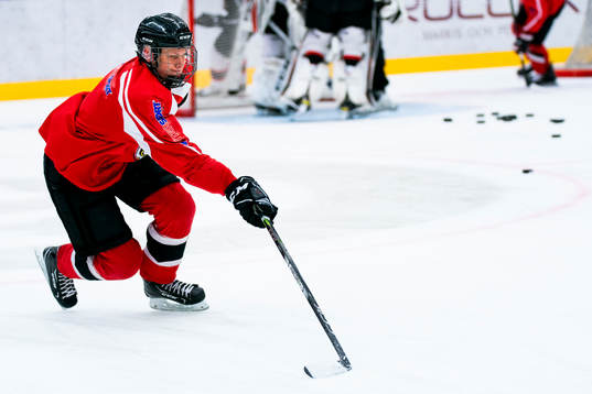 under en ishockeyträning med Malmö Redhawks J18/20