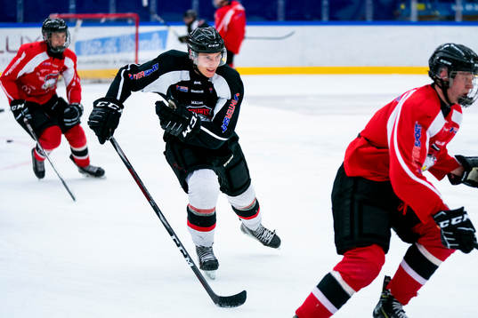 under en ishockeyträning med Malmö Redhawks J18/20