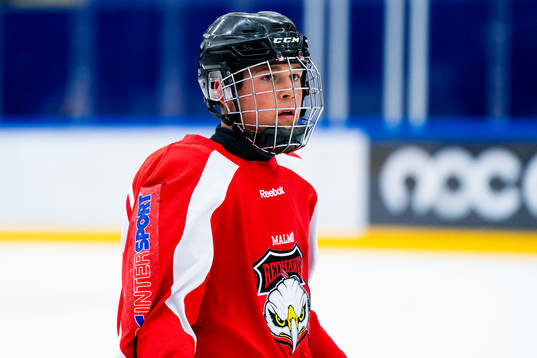 under en ishockeyträning med Malmö Redhawks J18/20