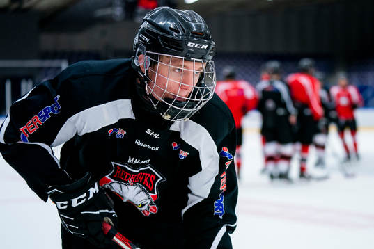 under en ishockeyträning med Malmö Redhawks J18/20