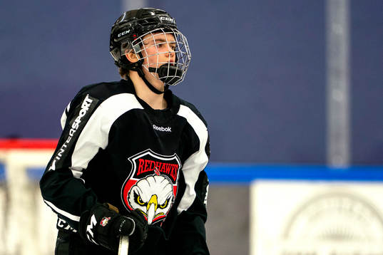under en ishockeyträning med Malmö Redhawks J18/20