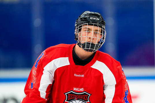 under en ishockeyträning med Malmö Redhawks J18/20