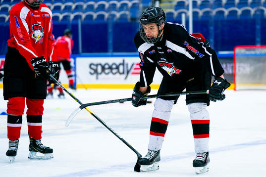under en ishockeyträning med Malmö Redhawks J18/20