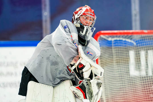 under en ishockeyträning med Malmö Redhawks J18/20