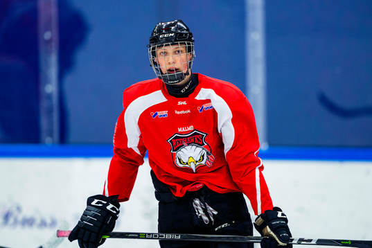 under en ishockeyträning med Malmö Redhawks J18/20