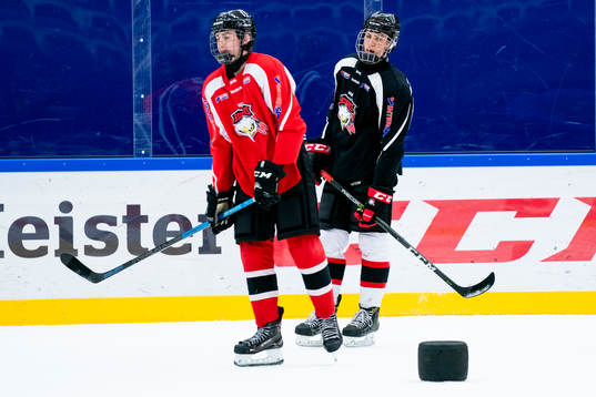 under en ishockeyträning med Malmö Redhawks J18/20
