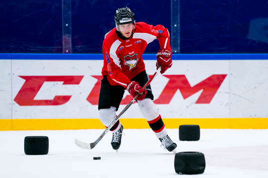 under en ishockeyträning med Malmö Redhawks J18/20