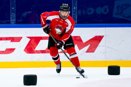 under en ishockeyträning med Malmö Redhawks J18/20