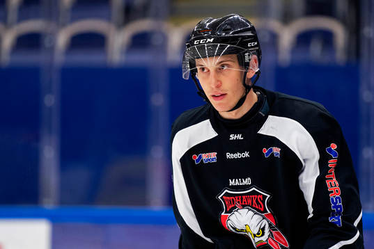 under en ishockeyträning med Malmö Redhawks J18/20