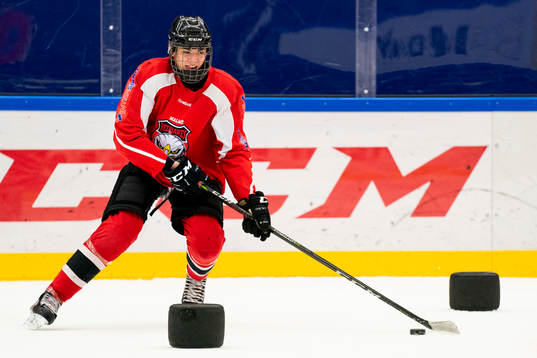 under en ishockeyträning med Malmö Redhawks J18/20