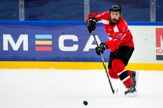 under en ishockeyträning med Malmö Redhawks J18/20