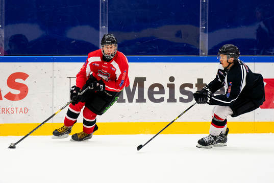 under en ishockeyträning med Malmö Redhawks J18/20