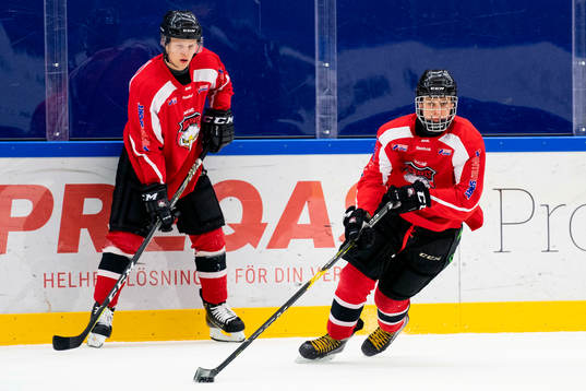 under en ishockeyträning med Malmö Redhawks J18/20