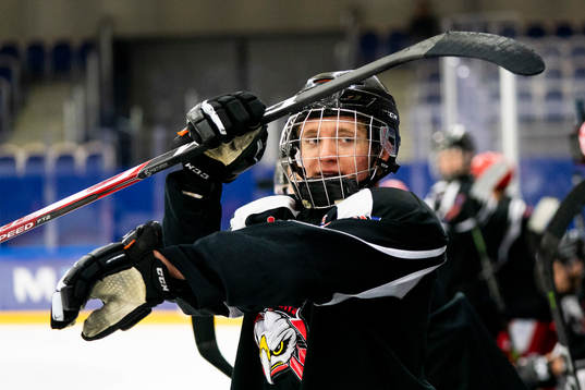 under en ishockeyträning med Malmö Redhawks J18/20