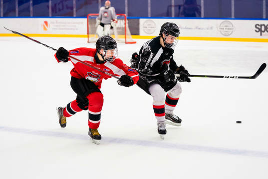 under en ishockeyträning med Malmö Redhawks J18/20