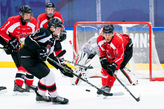 under en ishockeyträning med Malmö Redhawks J18/20