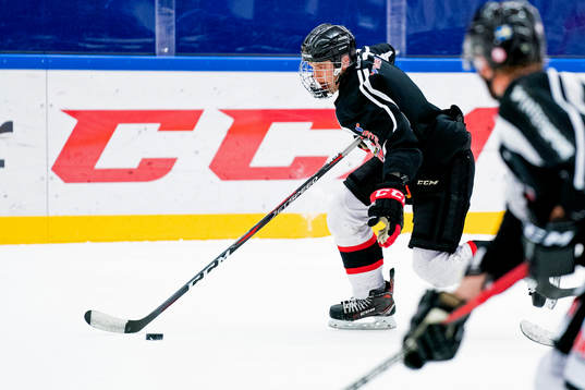 under en ishockeyträning med Malmö Redhawks J18/20